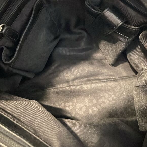 Perlina large black leather handbag 3 inside 1 outside zip pockets EUC - Picture 12 of 17